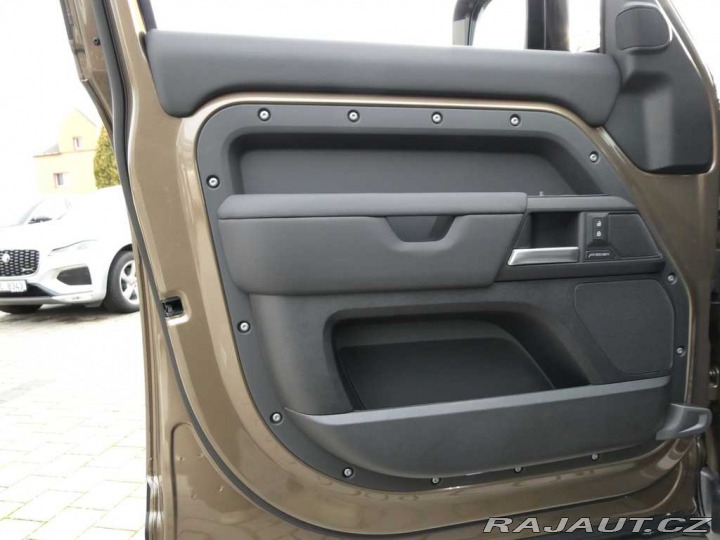 Land Rover Defender 110 3,0 X-Dynamic SE D250 2026