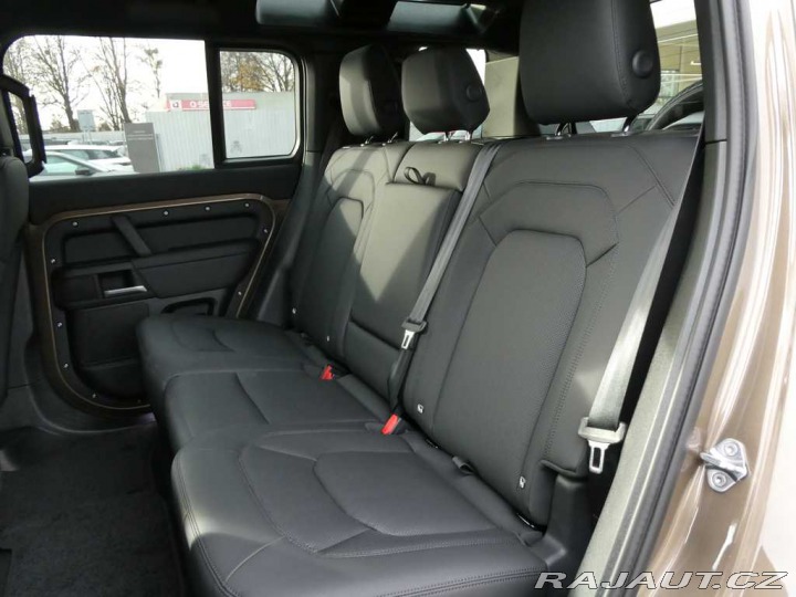 Land Rover Defender 110 3,0 X-Dynamic SE D250 2026