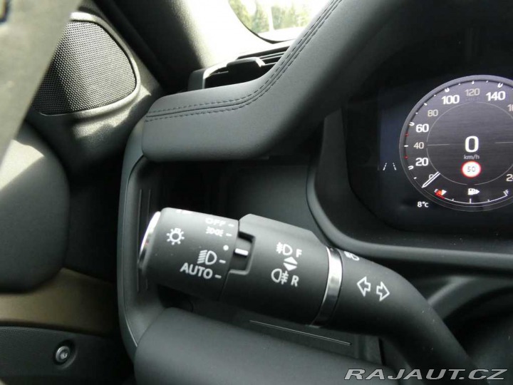 Land Rover Defender 110 3,0 X-Dynamic SE D250 2026