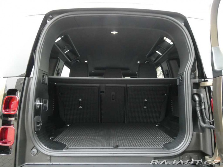 Land Rover Defender 110 3,0 X-Dynamic SE D250 2026