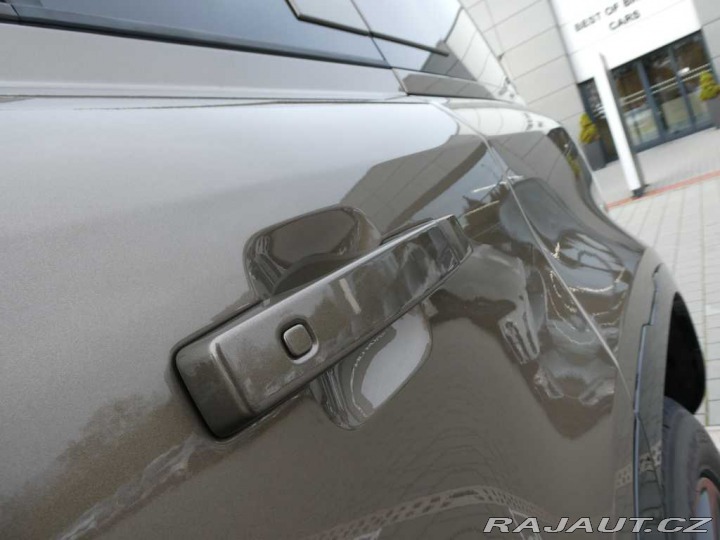 Land Rover Defender 110 3,0 X-Dynamic SE D250 2026