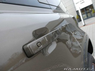 Land Rover Defender 110 3,0 X-Dynamic SE D250 2025