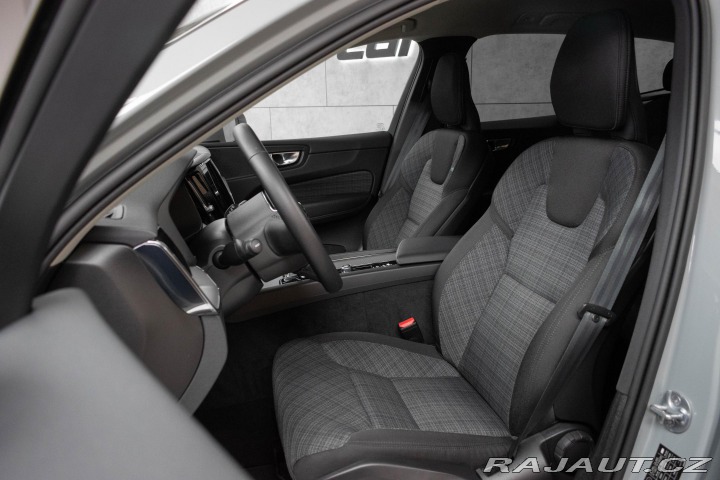 Volvo XC60 B4 AWD CORE* REZERVACE* 2023