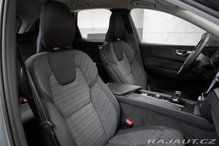 Volvo XC60 B4 AWD CORE* REZERVACE* 2023