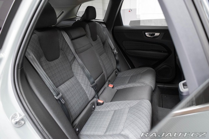 Volvo XC60 B4 AWD CORE*DPH*ČR 1.MAJ* 2023