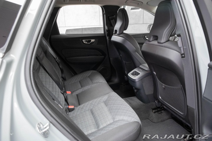 Volvo XC60 B4 AWD CORE* REZERVACE* 2023