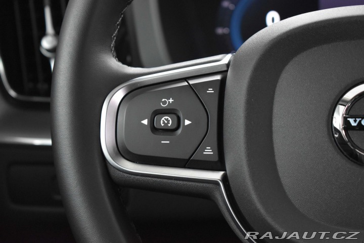 Volvo XC60 B4 AWD CORE* REZERVACE* 2023