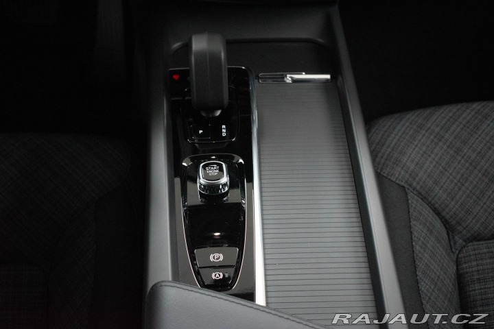 Volvo XC60 B4 AWD CORE*DPH*ČR 1.MAJ* 2023