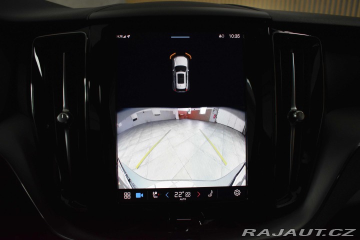 Volvo XC60 B4 AWD CORE* REZERVACE* 2023