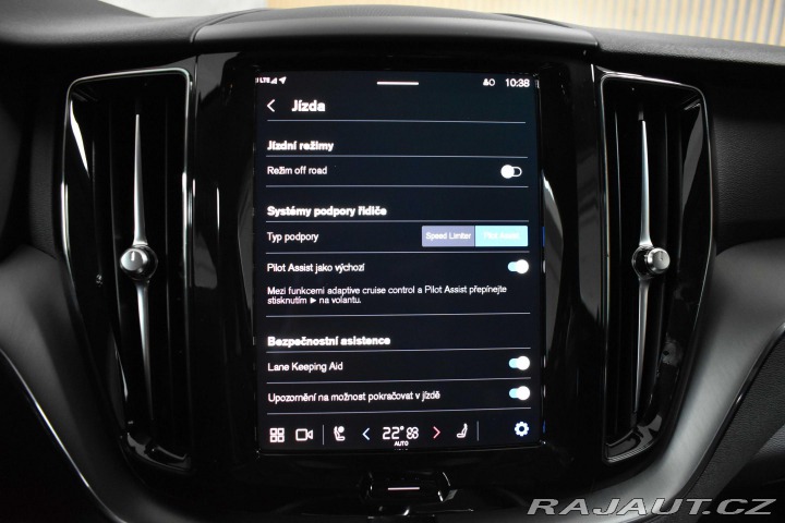 Volvo XC60 B4 AWD CORE* REZERVACE* 2023