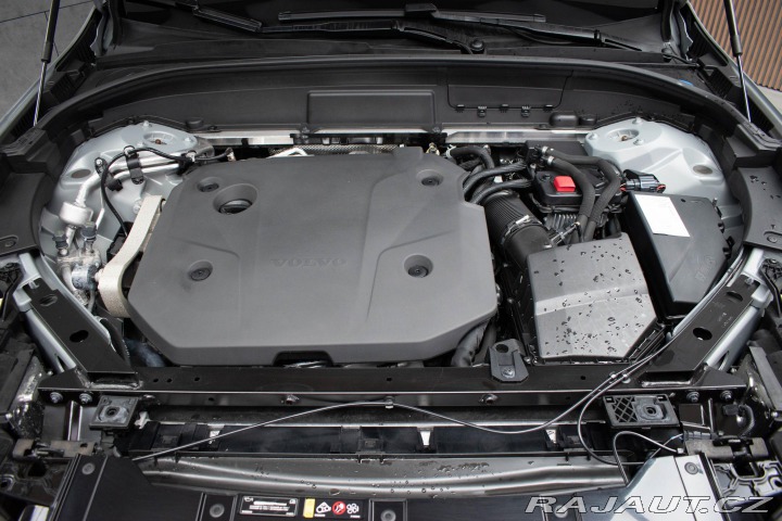 Volvo XC60 B4 AWD CORE*DPH*ČR 1.MAJ* 2023
