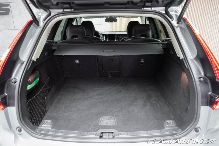 Volvo XC60 B4 AWD CORE* REZERVACE* 2023