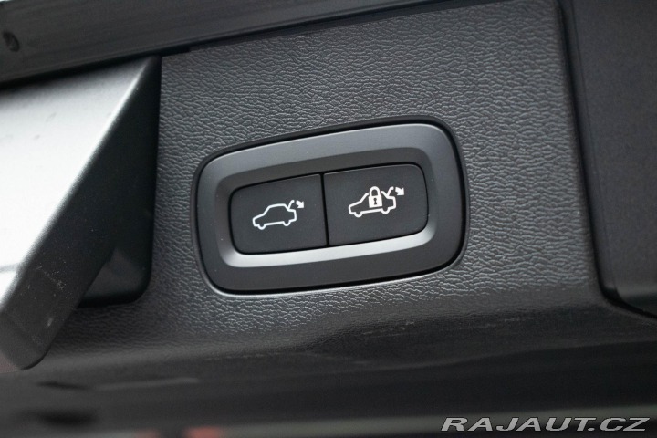 Volvo XC60 B4 AWD CORE* REZERVACE* 2023