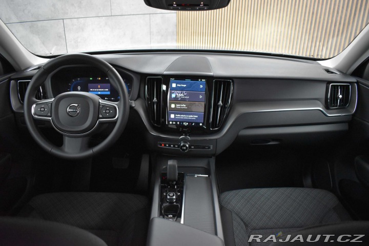 Volvo XC60 B4 AWD CORE* REZERVACE* 2023