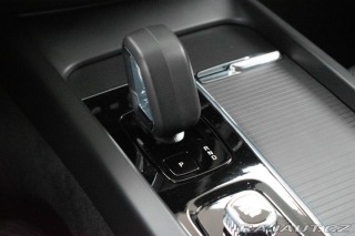 Volvo XC60 B4 AWD CORE*DPH*ČR 1.MAJ* 2023