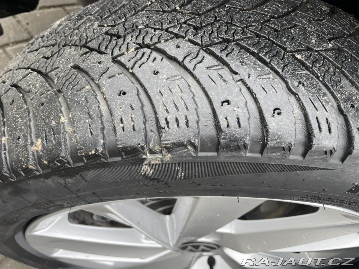 Volkswagen Caddy 2,0 TDi 103kw MAXI Editio 2011