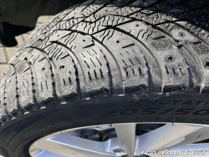 Volkswagen Caddy 2,0 TDi 103kw MAXI Editio 2011