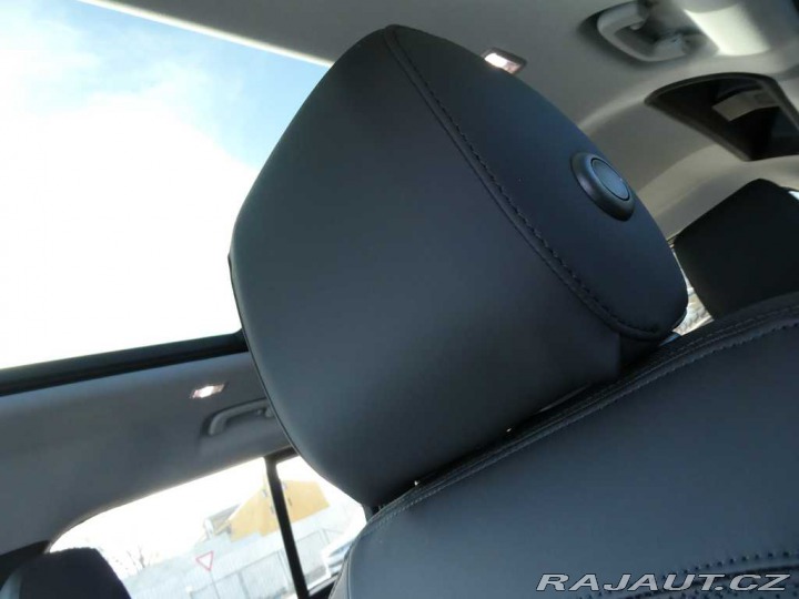 Land Rover Defender 110 3,0 S D200 2025