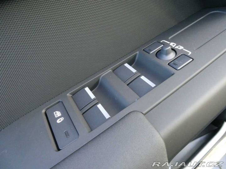 Land Rover Defender 110 3,0 S D200 2025