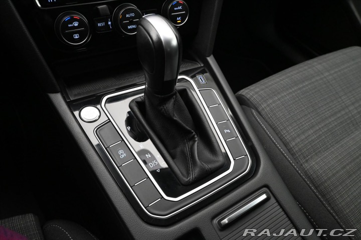 Volkswagen Passat 2,0 TDI 110 kW DSG Busine 2020