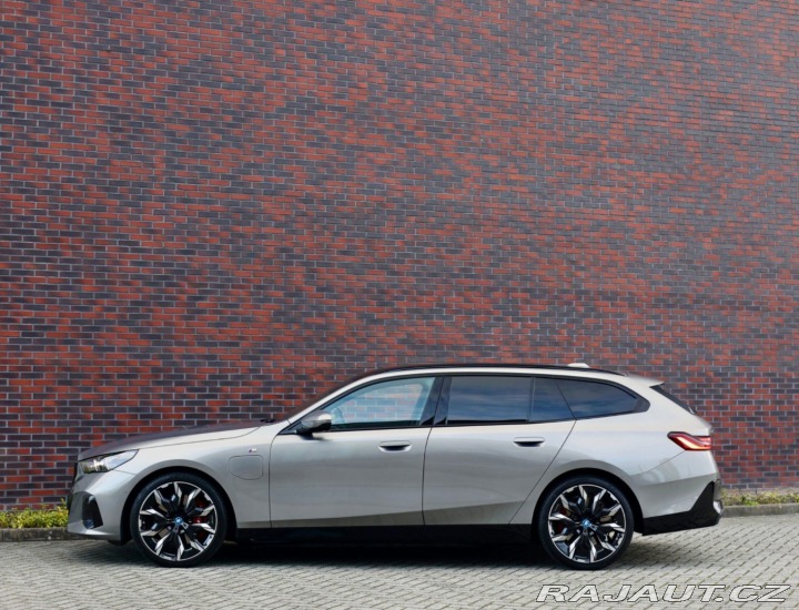 BMW 5 Touring 550e xDrive M S 2025