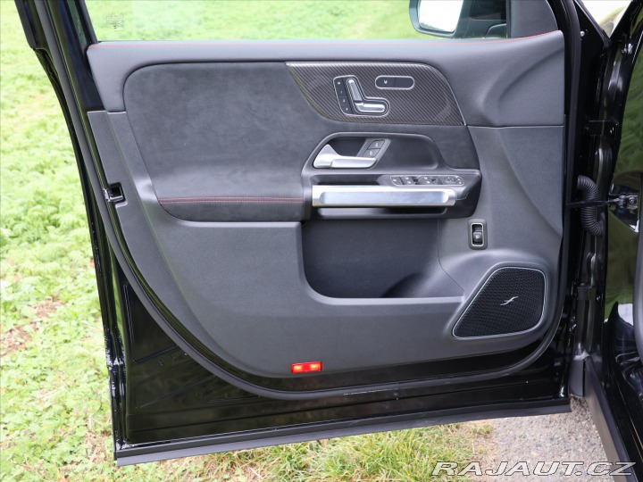 Mercedes-Benz GLB 2,0 220 4MATIC AMG Premiu 2025