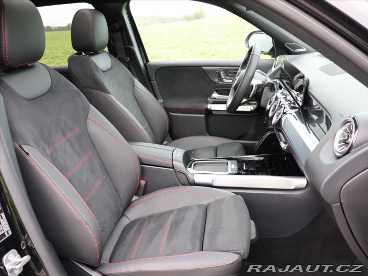 Mercedes-Benz GLB 2,0 220 4MATIC AMG Premiu 2025