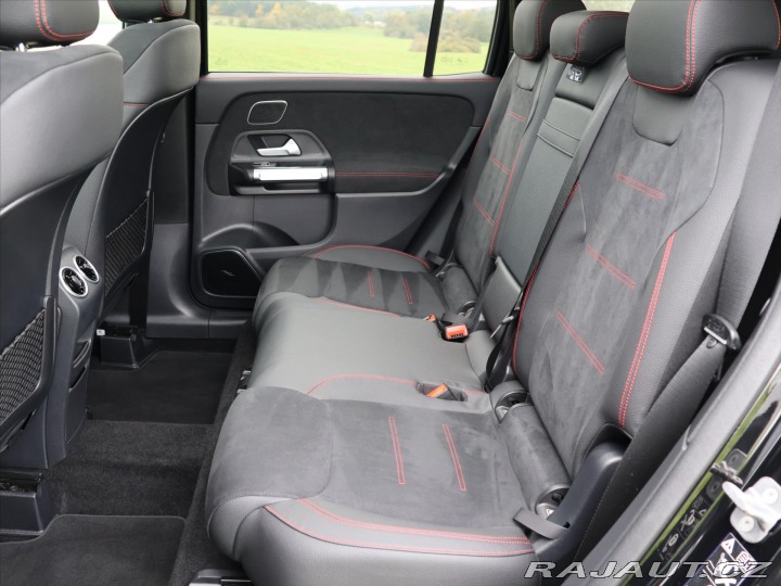 Mercedes-Benz GLB 2,0 220 4MATIC AMG Premiu 2025