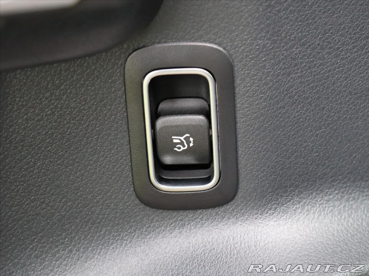 Mercedes-Benz GLB 2,0 220 4MATIC AMG Premiu 2025