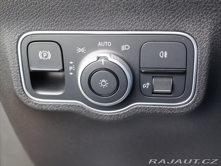 Mercedes-Benz GLB 2,0 220 4MATIC AMG Premiu 2025