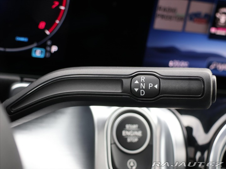 Mercedes-Benz GLB 2,0 220 4MATIC AMG Premiu 2025