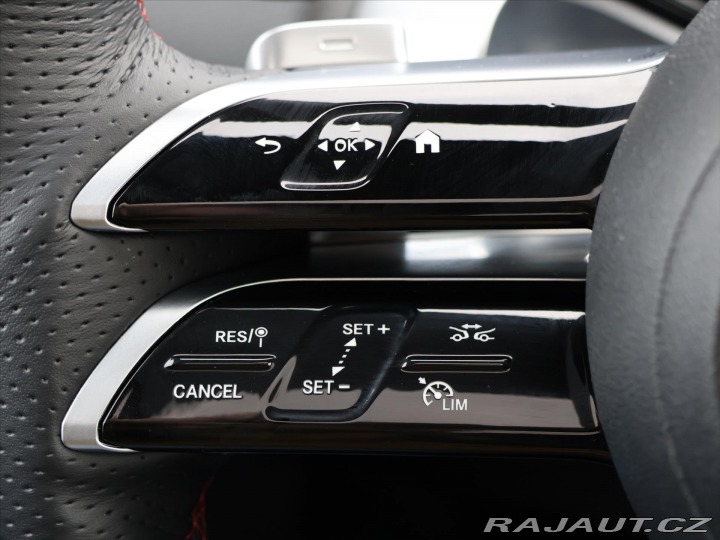 Mercedes-Benz GLB 2,0 220 4MATIC AMG Premiu 2025