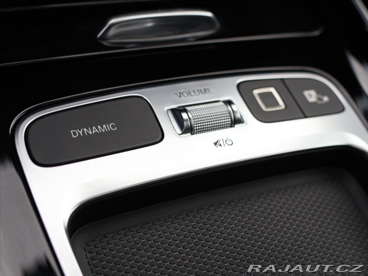 Mercedes-Benz GLB 2,0 220 4MATIC AMG Premiu 2025