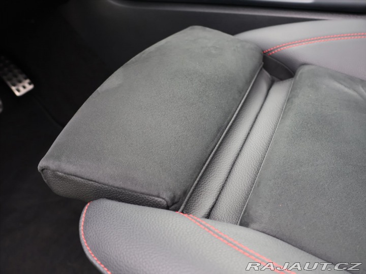 Mercedes-Benz GLB 2,0 220 4MATIC AMG Premiu 2025