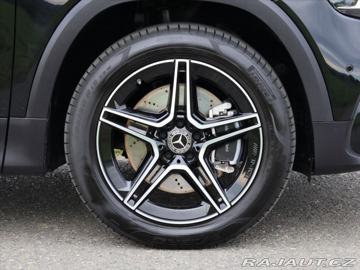 Mercedes-Benz GLB 2,0 220 4MATIC AMG Premiu 2025