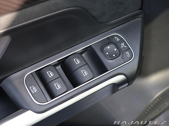 Mercedes-Benz GLB 2,0 200d 4Matic AMG Panor 2025