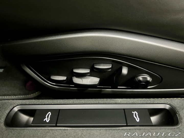 Porsche 911 DAKAR RALLY LTD. 992 2023