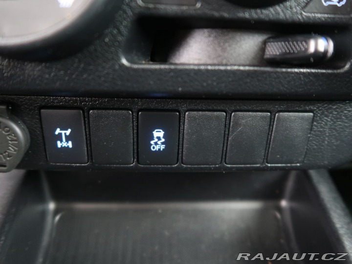 Toyota Hilux 2.4D-4D,110kW,Manuál,4x4 2020