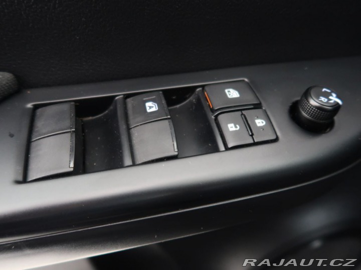 Toyota Hilux 2.4D-4D,110kW,Manuál,4x4 2020