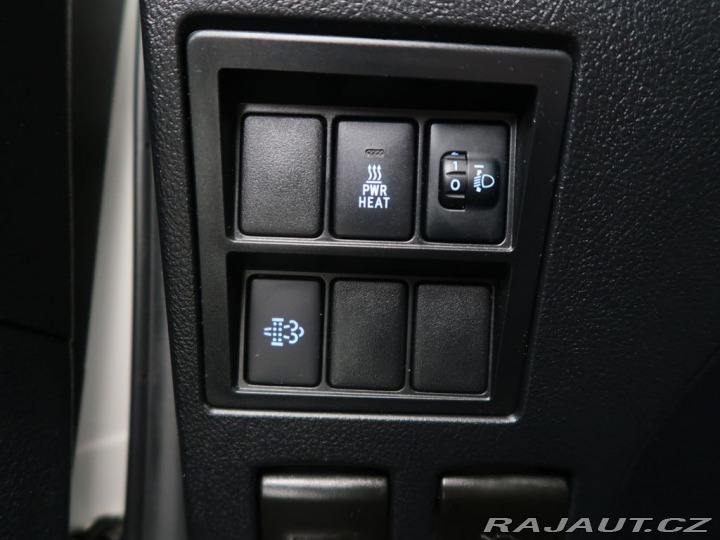 Toyota Hilux 2.4D-4D,110kW,Manuál,4x4 2020