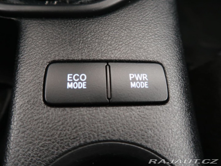 Toyota Hilux 2.4D-4D,110kW,Manuál,4x4 2020