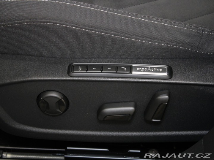 Volkswagen Golf 1,5 TSi 110kW Style Paměť 2023