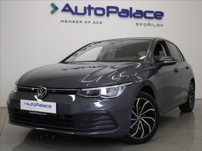 Volkswagen Golf 1,0 TSi 81kW Life 40tkm.