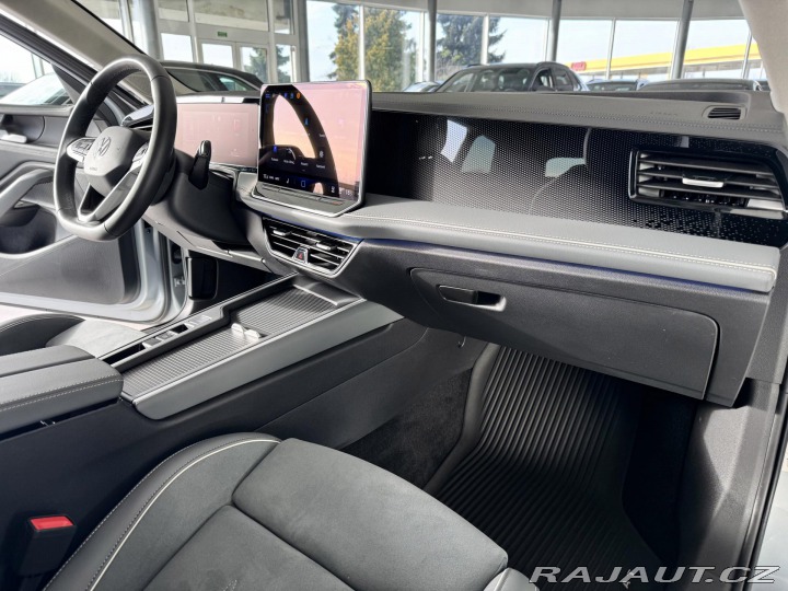 Volkswagen Passat 1,5 eTSI DSG*Masáž*REZERV 2024