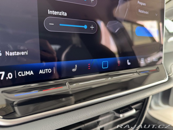 Volkswagen Passat 1,5 eTSI DSG*Masáž*REZERV 2024