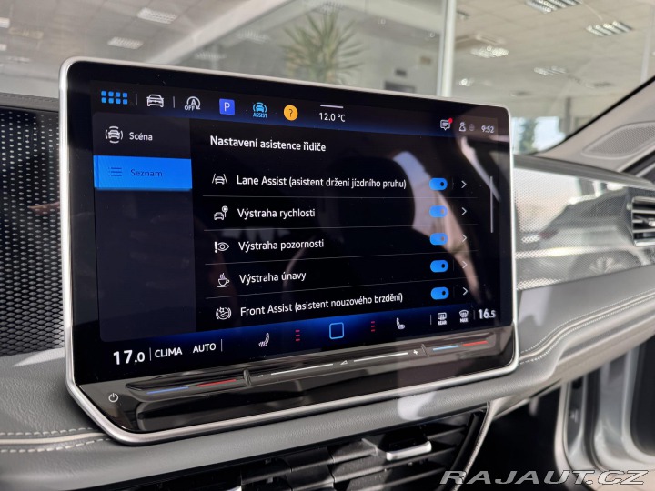 Volkswagen Passat 1,5 eTSI DSG*Masáž*REZERV 2024