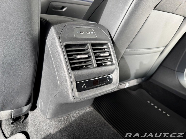 Volkswagen Passat 1,5 eTSI DSG*Masáž*REZERV 2024