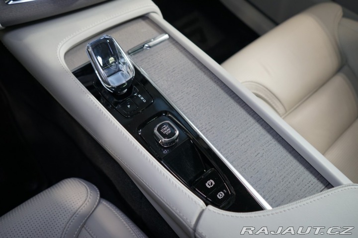 Volvo XC90 T8*RECHARGE*PANO*360*VZDU 2024