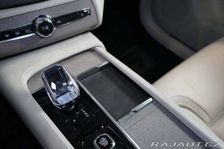 Volvo XC90 T8*RECHARGE*PANO*360*VZDU 2024