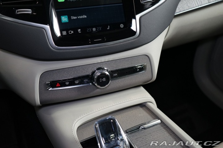 Volvo XC90 T8*RECHARGE*PANO*360*VZDU 2024
